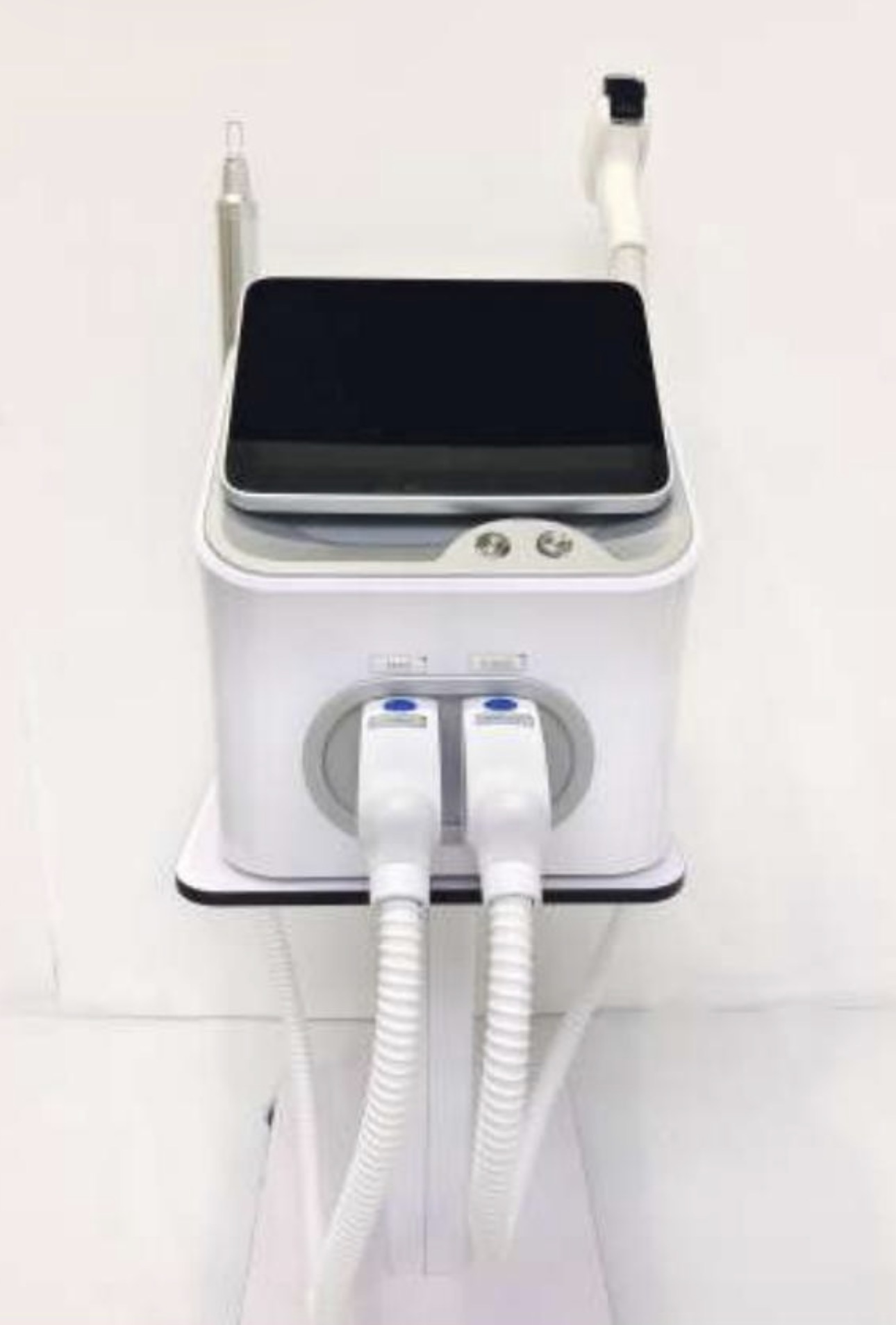 equipo láser 2 en 1 diodo y picosegundos vista frontal